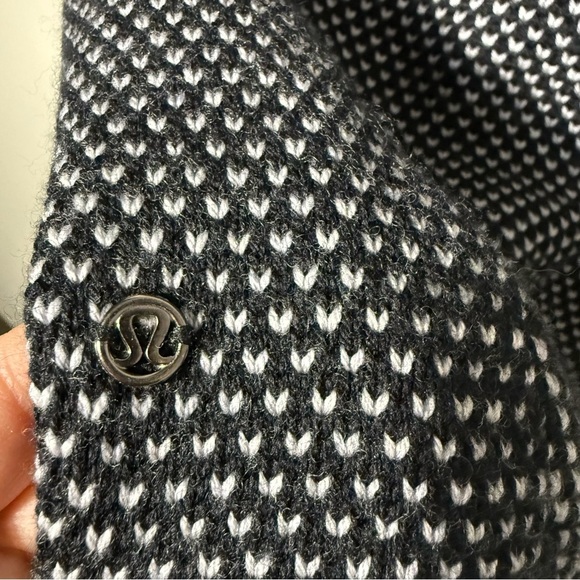 Lululemon - Yogi Crew Sweater Black / Heathered Light Grey Merino Wool size 4 - Picture 13 of 16